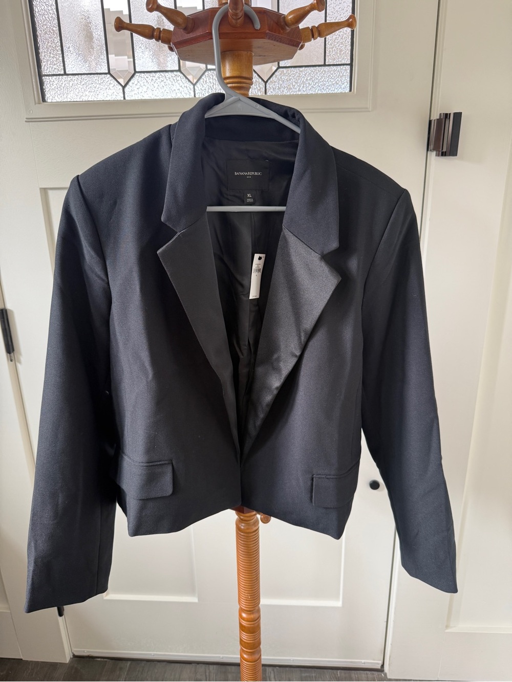 NWT- Banana Republic Women’s XL- Black Cropped Tuxedo Blazer